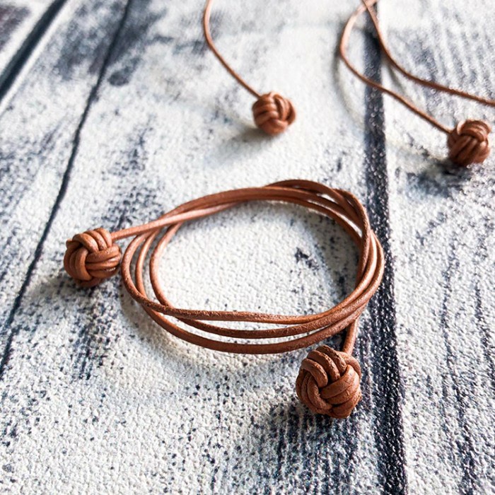 

Terlaris Leather Knot Bookmark