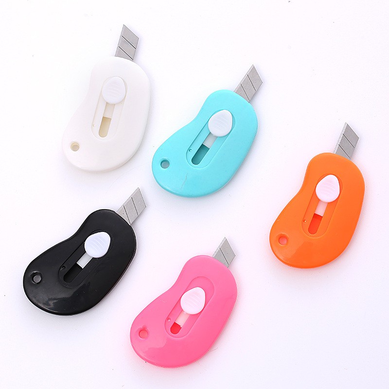 

Cutter Mini Portable Bentuk Oval Mini Cutter Polos Travel Kit