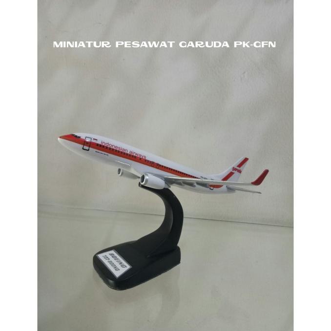 Miniatur Pesawat Garuda Indonesia  Boeing 737-800Ng Pk-Gfn