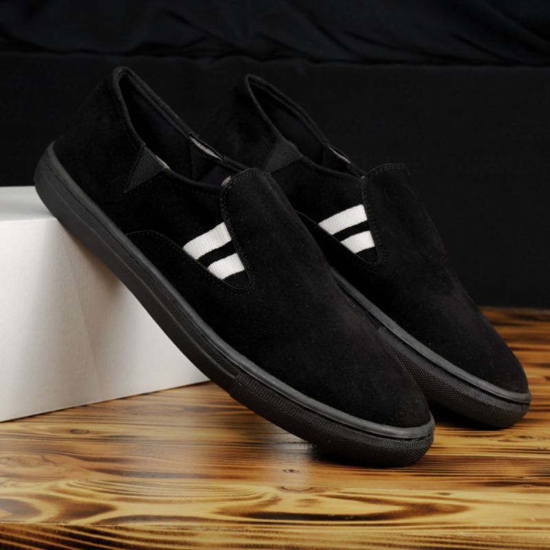 WOLF BURN Sepatu Pria Casual Slip on Trendy Branded Slip Kasual  Nyaman Dipakai Kantor Harian