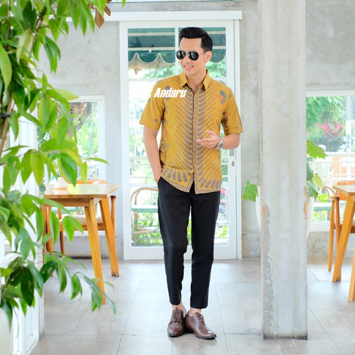 Kemeja Batik Pria Slim Fit Lengan Pendek Modern Elegant Heem Premium Warna Kuning Lemon Yellow
