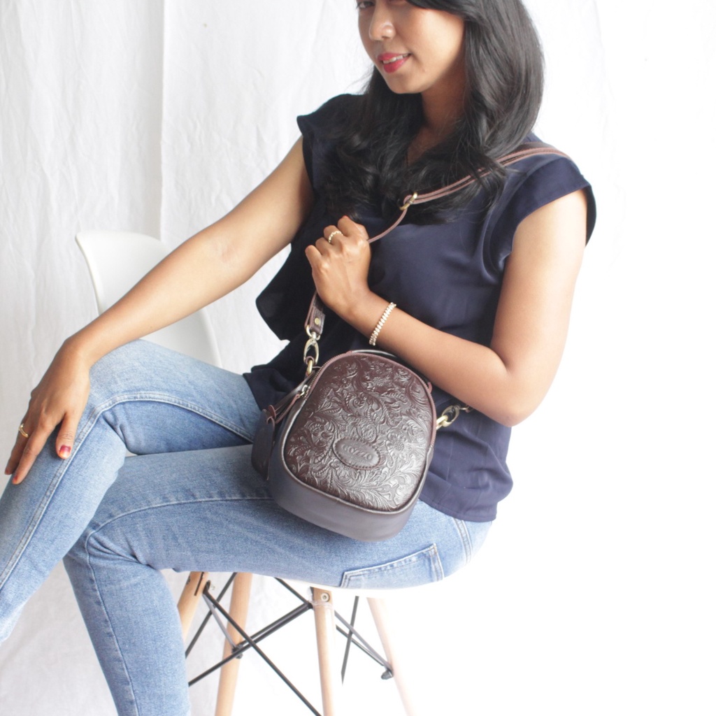GOZZO LEATHER TAS SELEMPANG WANITA KULIT SAPI ASLI  MIDI KULIT EMBOS BATIK / FREE GRAVIR NAMA DI GANTUNGAN TAS