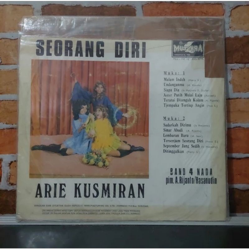 Vinyl Piringan Hitam 12 inch Arie Kusmiran-Tersenjum Seorang Diri