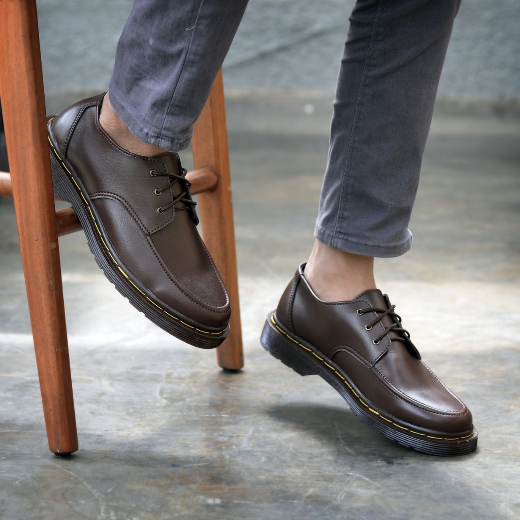 RIONZ x PORTO BLACK - Sepatu Formal Pria Casual Kantoran Nikahan Kulit Syntetis Asli Original Sepatu Pantofel Pria Resmi Formal Docmar Hitam Coklat Gaya Trendy Kasual Kantor Kuliah Pesta Kondangan Gereja Kerja PNS Guru Kekinian Terlaris Terbaru Murah