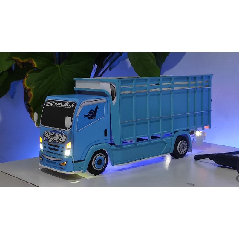 miniatur truk isuzu giga biru polos skala 1:24