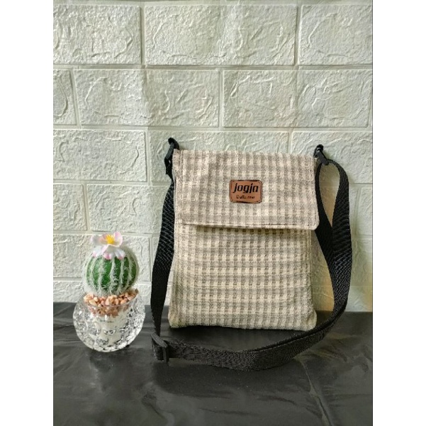 Tas JOGJA Malioboro / selempang tutup magnet bahan goni