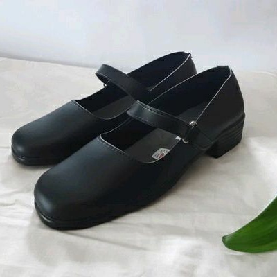 Sepatu pantofel wanita hak 3 cm sepatu sekolah paskibraka hitam