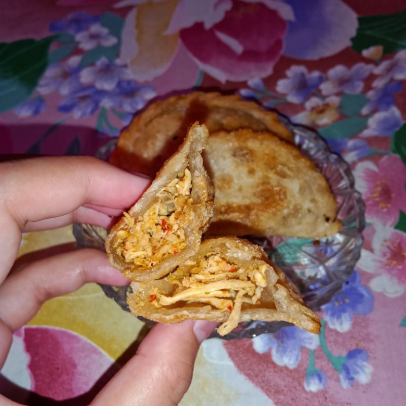 

Cireng Isi Ayam Suwir Mercon Pedas & Tidak Pedas isi 5 Pcs Frozen