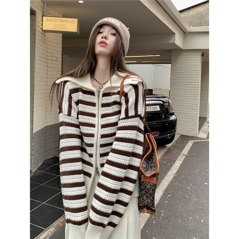 Red Gaya Korea Kerah Bergaris Lengan Panjang Sweater Wanita Musim Gugur dan Musim Dingin Desain Lembut Rasa Niche Ritsleting Rajutan Cardigan top Coat