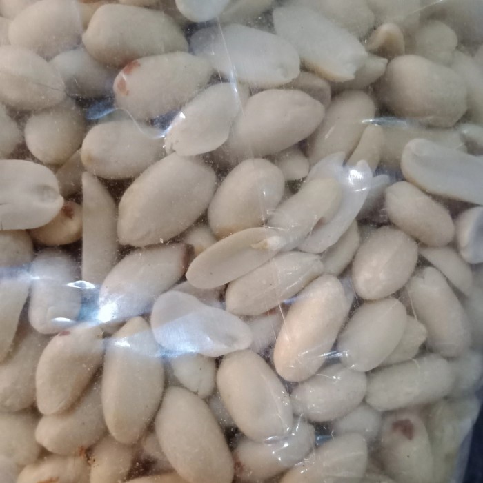 

Kacang Tanah Kupas Belah ukuran besar 1kg