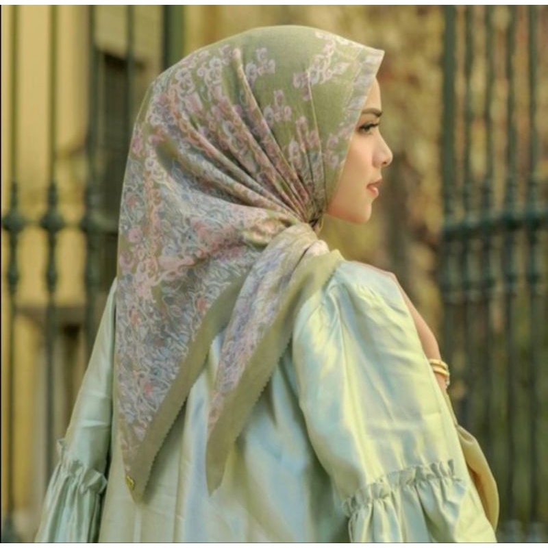 preloved granada olive by buttonscarves everyday scarf jetset red tapis black red jenny bag yura bag