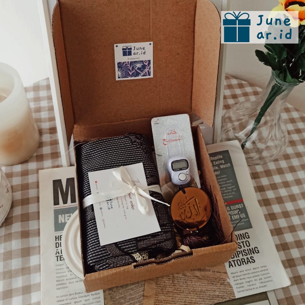 

JUNEARID - Giftbox Kado Set Sajadah Islami