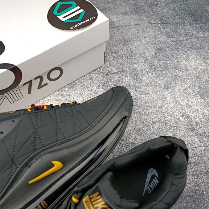 Sepatu Sneakers Pria Nike Air Max 720-818 Black List Gold