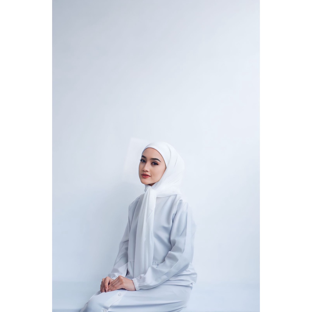HIJAB JILBAB KERUDUNG SQUARE SEGI EMPAT INSTAN TURKI 2 LAYER-BROKEN WHITE