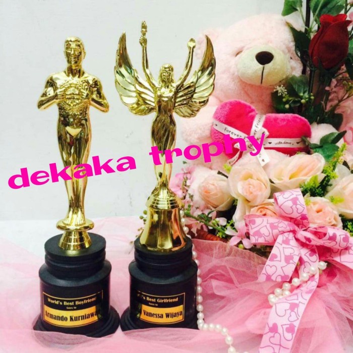 Piala OscarPiala FortunaPiala LombaGrosir PialaPiala Murah