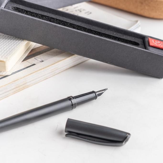 

UCHII Exclusive Fountain Signature Pen | Pulpen / Pena Tinta Isi Ulang