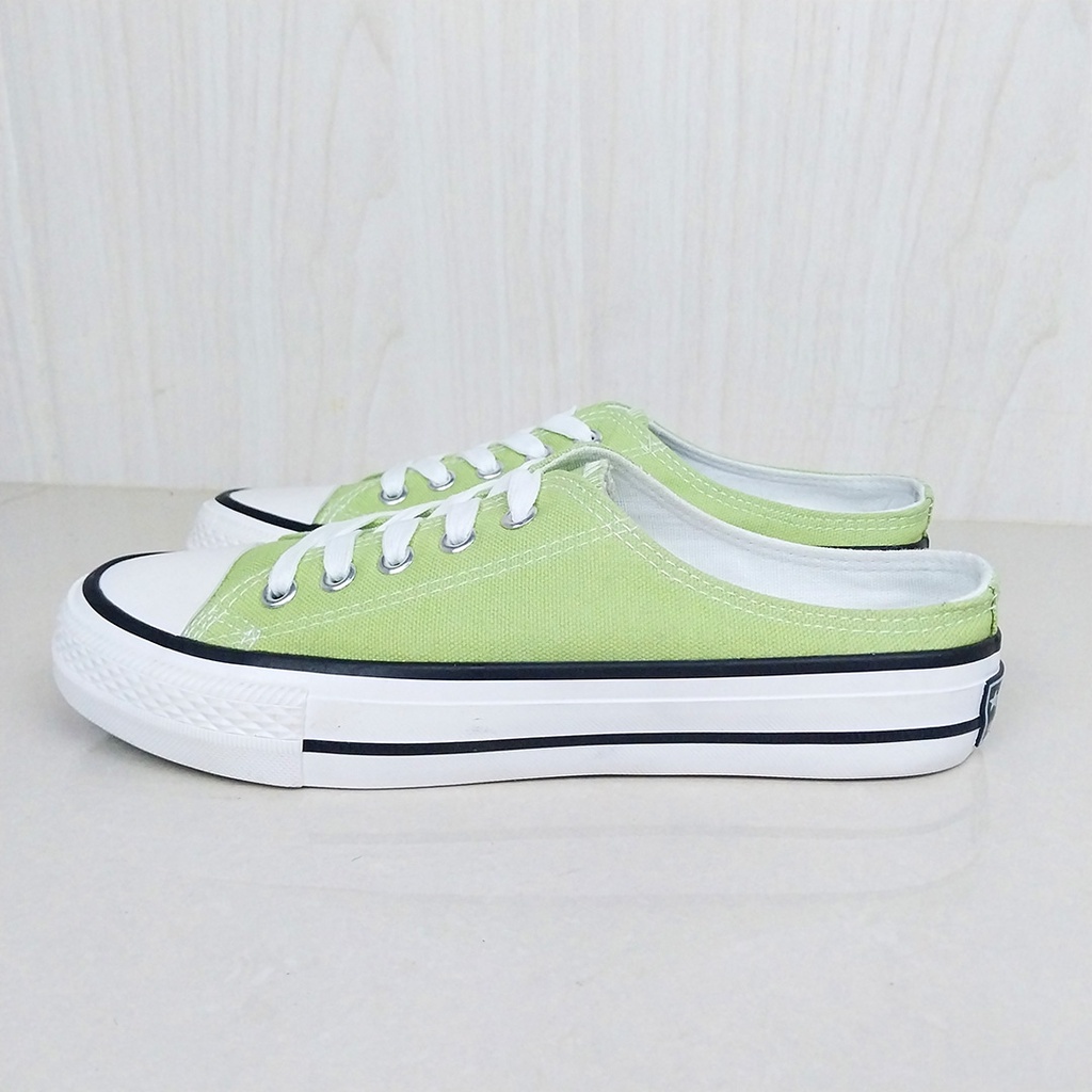 Sepatu Sneakers Tanpa Tutup Belakang Slip On Canvas Import Kekinian Wanita Korean Syle Casual SPT-01