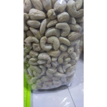 

kacang mede mentah