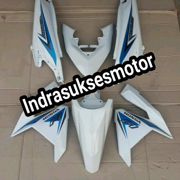 cover full body halus motor vario 125 LED warna putih