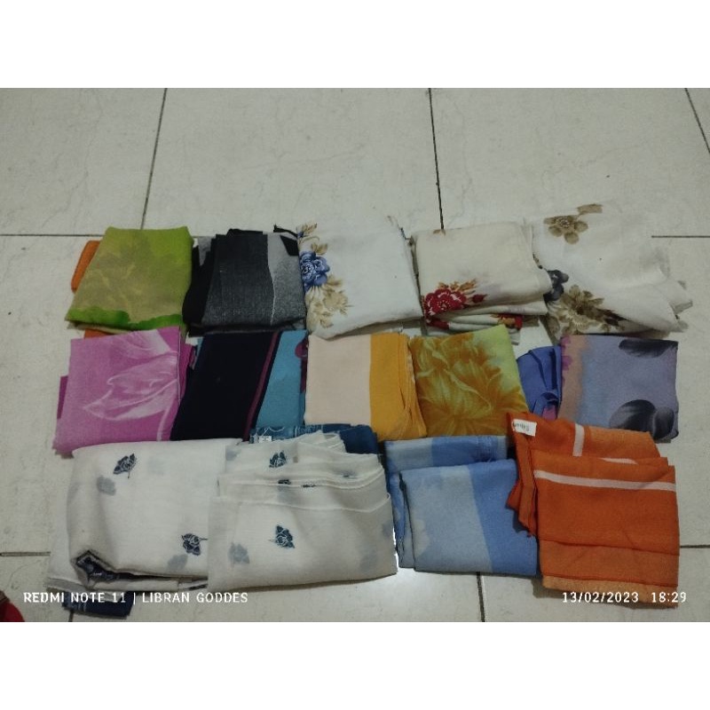Jilbab Segi Empat Satin Silk