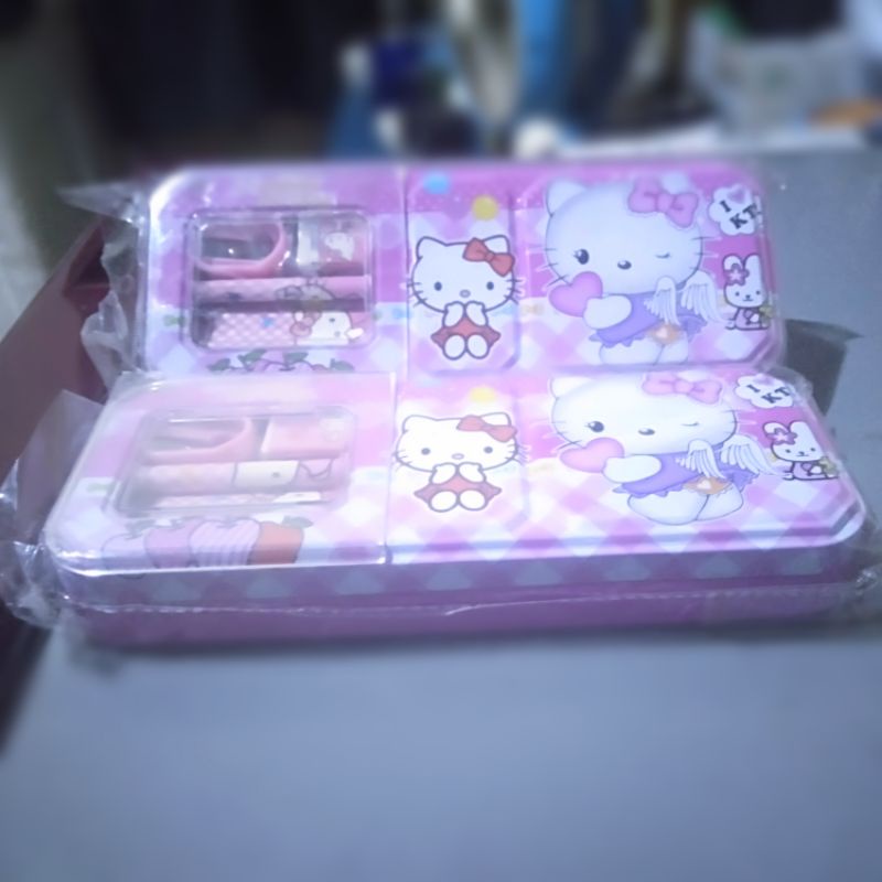 

DE ROYALE - KOTAK PENSIL / PENCIL CASE KALENG 2 SUSUN PLUS ISI BERKARAKTER KARTUN TERMURAH
