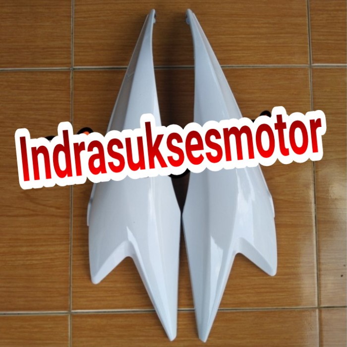 cover body belakang motor honda blade lama warna putih