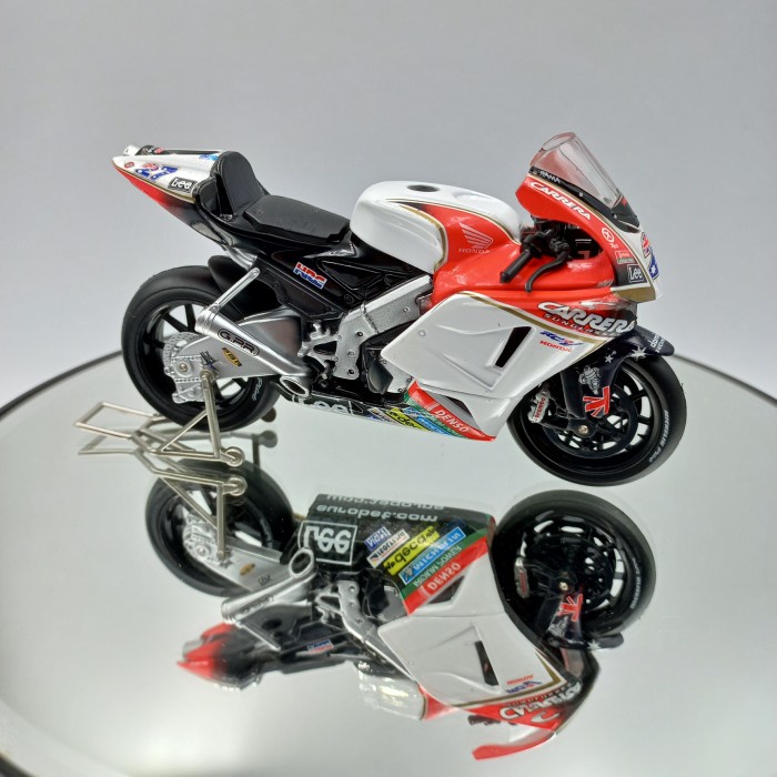 DIECAST HONDA RC 211V -CASEY STONER 2006 SCALE 1:18 TERMURAH