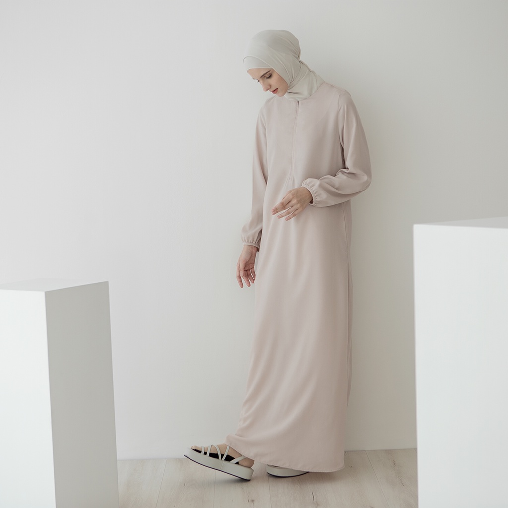 Basic Sada by Aska Label - Gamis polos dengan kantong dan busui friendly bahan crepe warna putih offwhite, hitam black, hijau sage, abu muda, pink, peach, milo tan