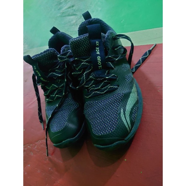 Sepatu Lining Bekas Baik