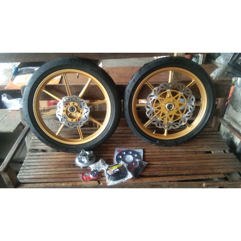 pelek v rossi palang 8 plus ban pnp klx,,d tracker,,,tiger revo,,,cb 150 new/old,,,m pro,,,ninja 2 T