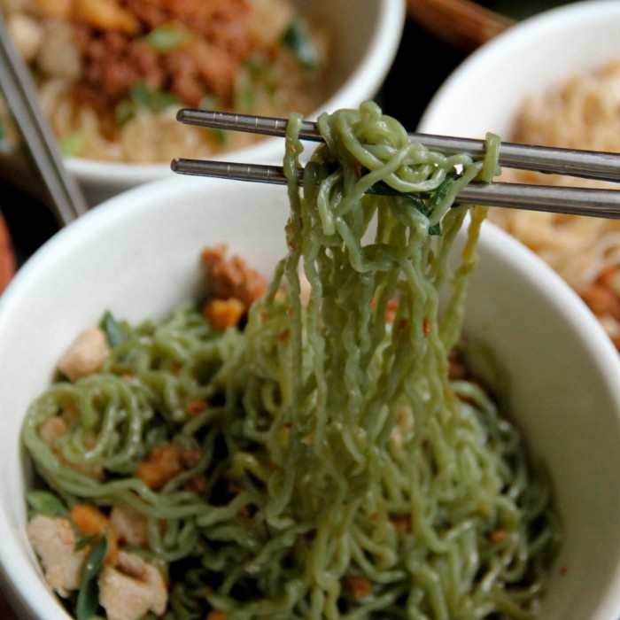 

MIE HOKKY BAKMI INSTANT