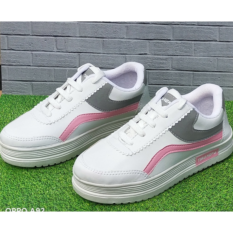 Sepatu Sneakers Wanita Sport Shoes White