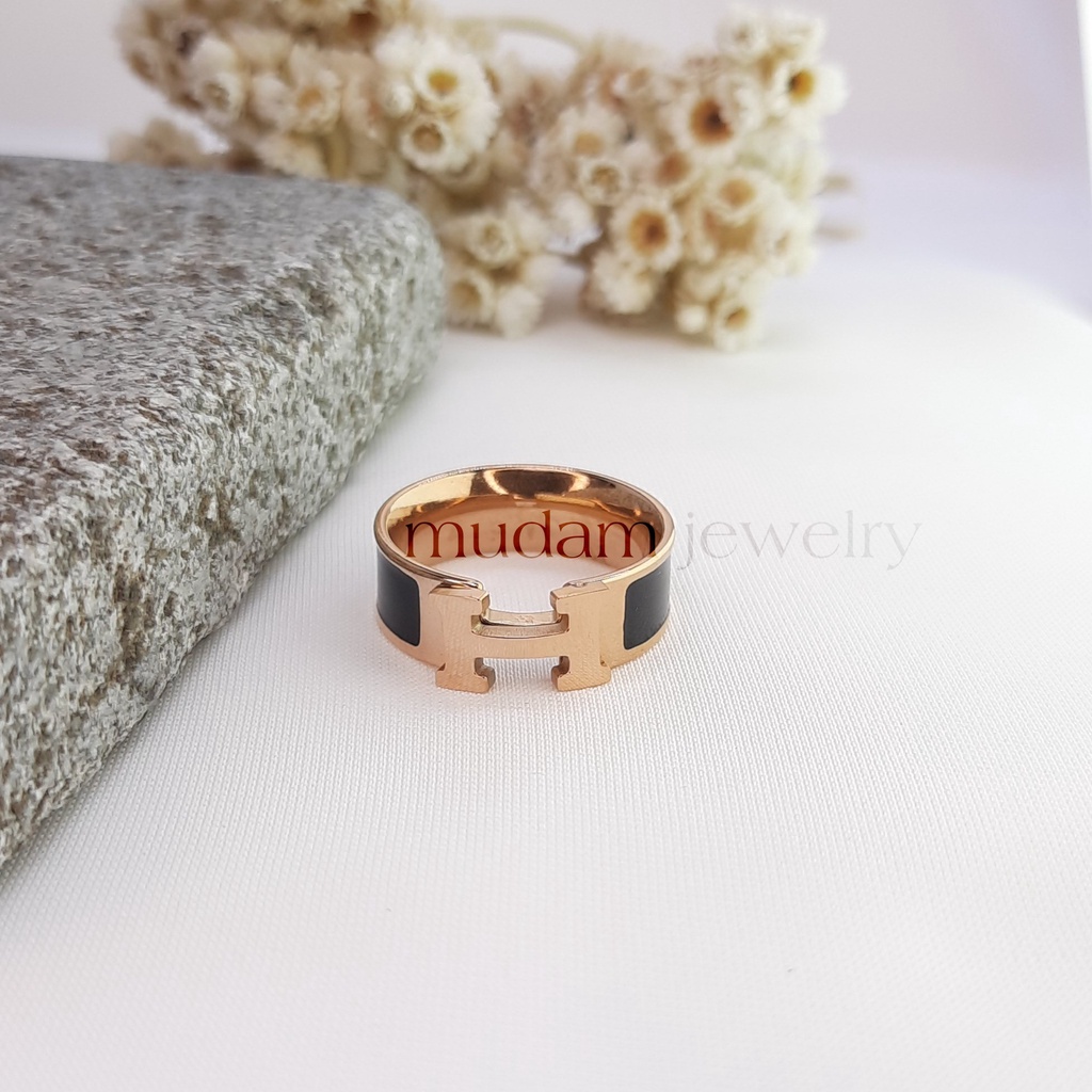 Cincin Titanium Model H Elegan dan Mewah