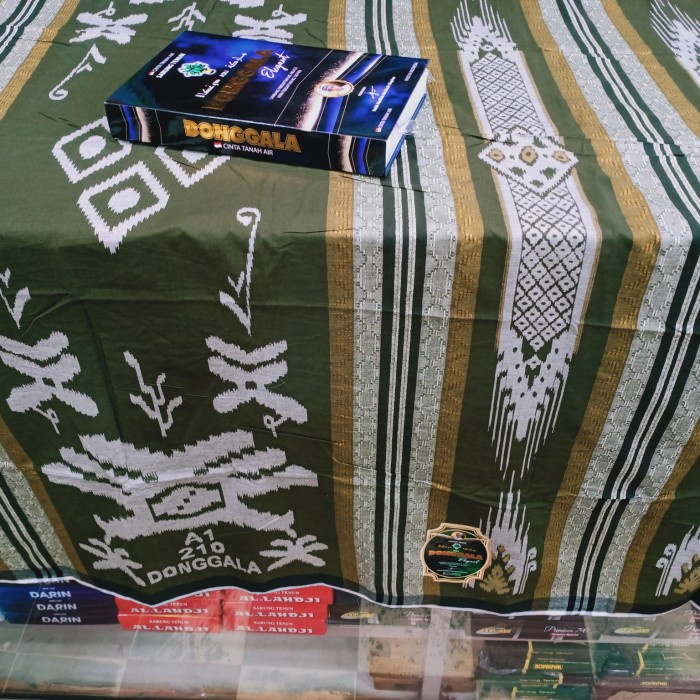 sarung Donggala elegant