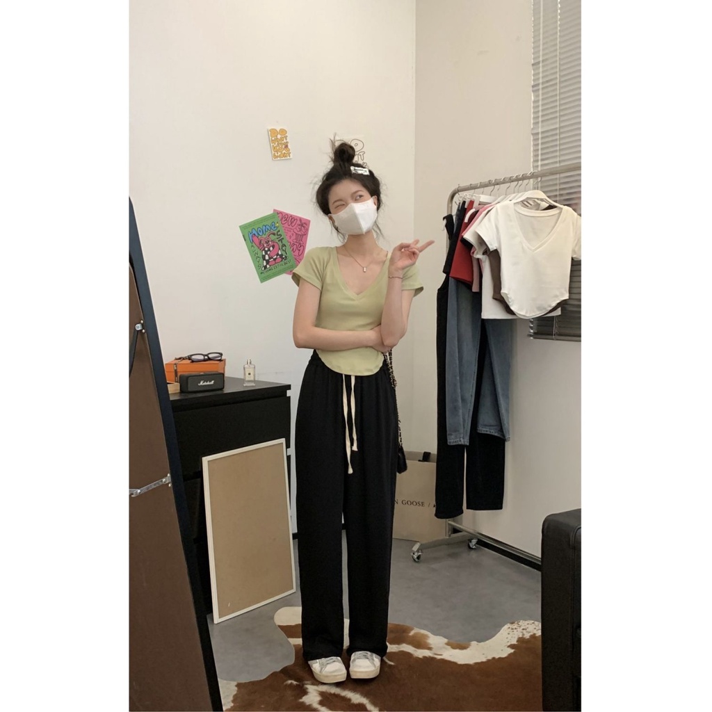 Red Musim Panas Pendek Slim Desain Arc Edge A4 Pinggang Leher V Murni Keinginan Angin Lengan Pendek Gadis Seksi Slim Bahu T-shirt Katun Murni untuk Wanita