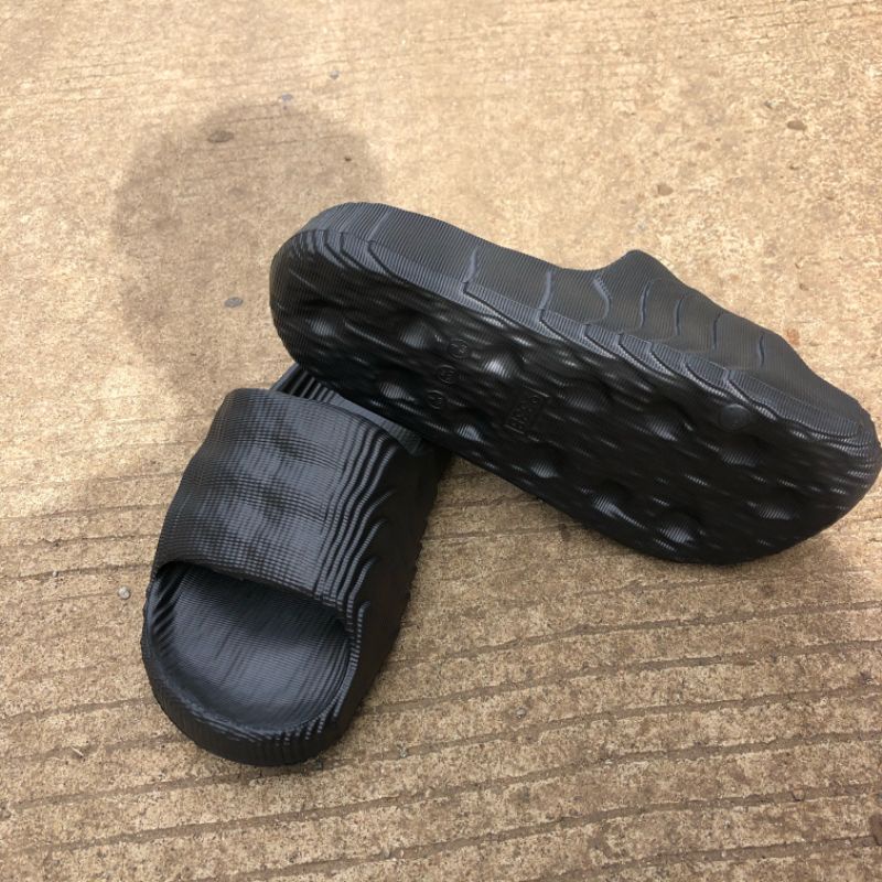 sandal slop adilette / sandal karet pria