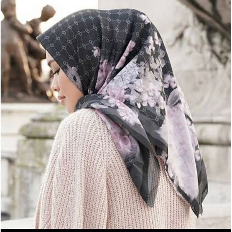 preloved hydrangea noir by buttonscarves everyday scarf jetset red by buttonscarves tapis black red 