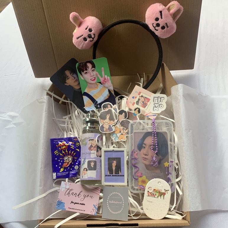 

Hampers | Gift Box Bts Lebaran Ulang Tahun Wisuda Jungkook Taehyung Jimin Seokjin Suga Murahhh!!!