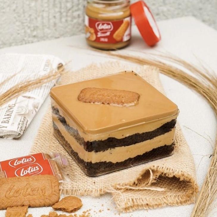 

☊ BITTERSWEET BY NAJLA LOTUS DESSERT BOX ☁