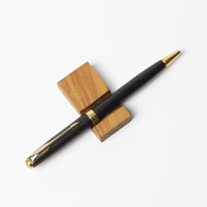 

(2004) Parker Sonnet Matte Black GT Ballpoint Pen