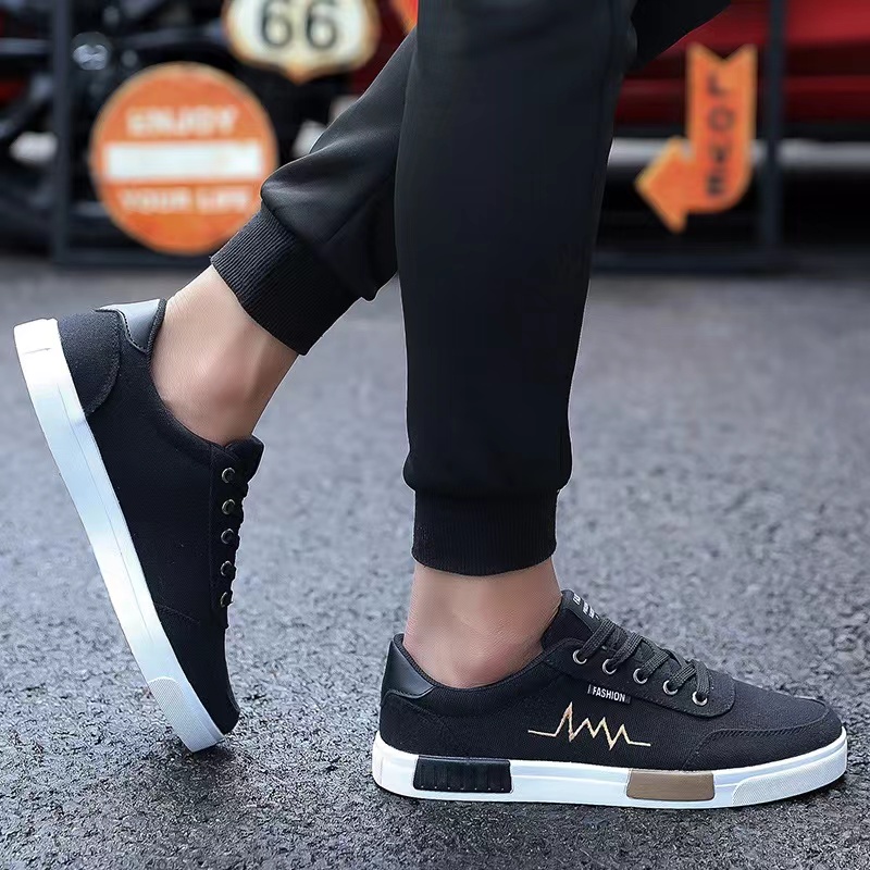 Highland Sepatu Pria Hitam Sneakers Kasual Fashion Sepatu Olahraga bahan sepatu kanvas kerja sekolah Import Men Shoes MC302