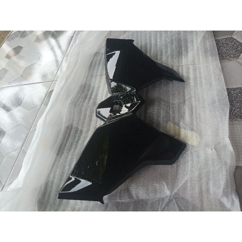 Cover laci dasbor tengah vario 125 150 2017 hitam glossy