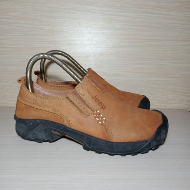 sepatu outdoor second size 39