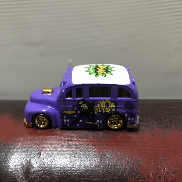 HOTWHEELS LOOSE BAN KARET SCHOOL BUSTED (BATMAN) TERBARU