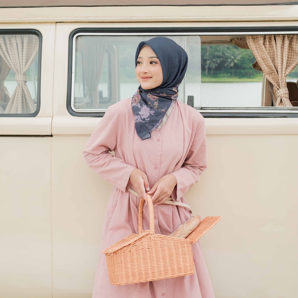 ALIF HIJAB SEGI EMPAT MOTIF PARIS PREMIUM KOREA - MAGELLAN IN VINTAGE INDIGO ( SPR-D3-001 )