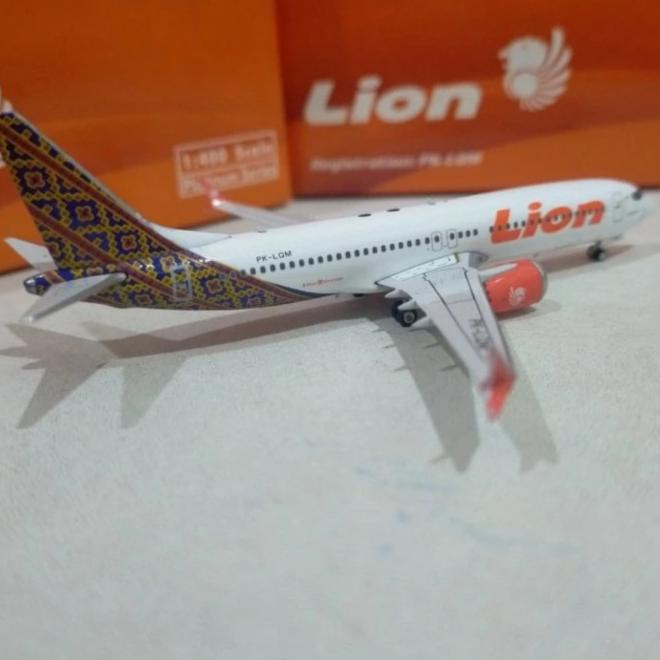 Miniatur Pesawat Lion Air Boeing 737-8 Max Pk-Lqm Phoenix 1:400