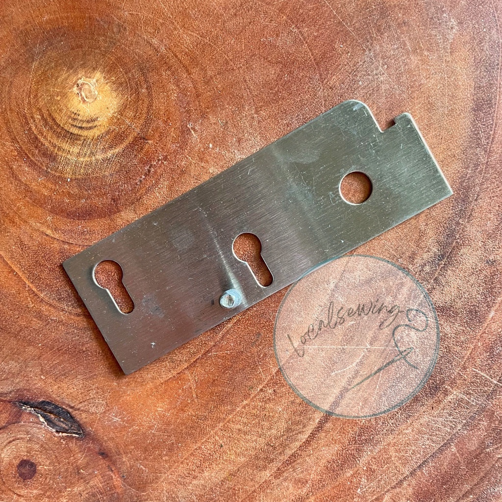 Pintu Kecil Mesin Obras / Tutup Sampah Mesin Obras / Papan Samping Pintu Kecil Mesin Obras