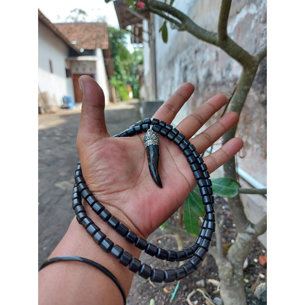 Kalung liontin akar bahar hitam terbaru