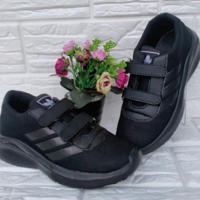 MURAH BANGET SEPATU SEKOLAH  SEPATU ADIDAS HITAM POLOS REKAT SEPATU ANAK SNAEKERS CASUAL RUNNING SPO