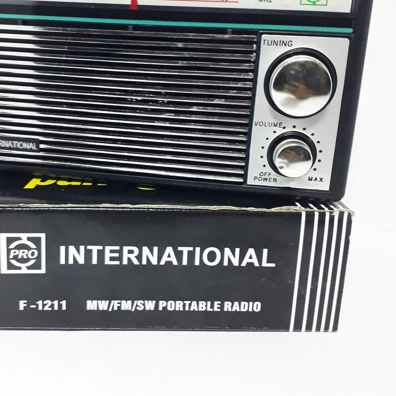 ✥ Radio International F 1211 Portable AM FM Portable Radio ➥